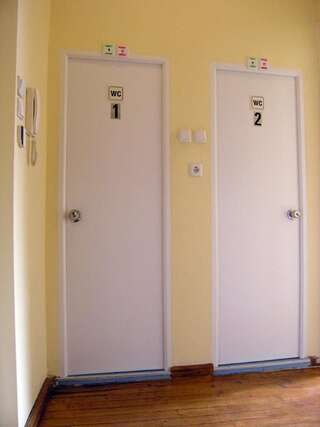 Гостевой дом Ivani GuestRooms София Трехместный номер с общей ванной комнатой-4