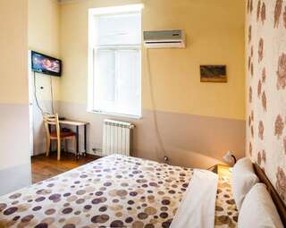 Гостевой дом Ivani GuestRooms София Двухместный номер с 1 кроватью и собственной ванной комнатой-9