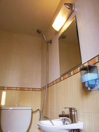 Гостевой дом Ivani GuestRooms София Двухместный номер с 1 кроватью и собственной ванной комнатой-12