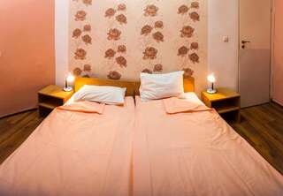 Гостевой дом Ivani GuestRooms София Двухместный номер с 1 кроватью или 2 отдельными кроватями, общая ванная комната-3